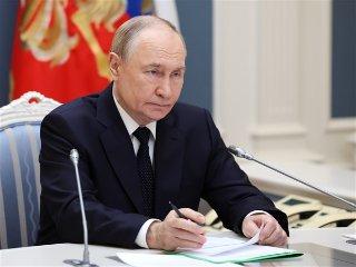 Editorial: U.S. enables Putin