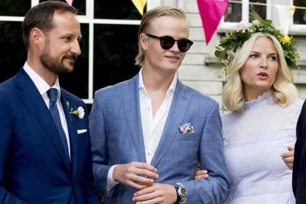 Inicia hijo de Princesa de Noruega tratamiento por drogas