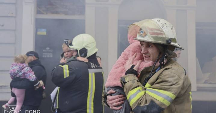 Drone and missile barrage hits Kyiv, Kharkiv; Putin resists peace talks