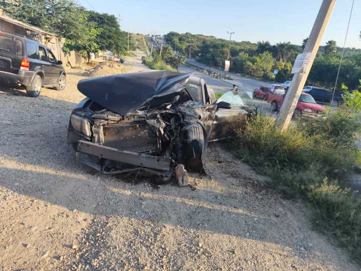 Destroza su Camaro en choque