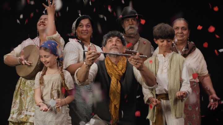 Lolita Flores da voz al pueblo gitano para contar su historia en el tráiler oficial de 'Pendaripen'