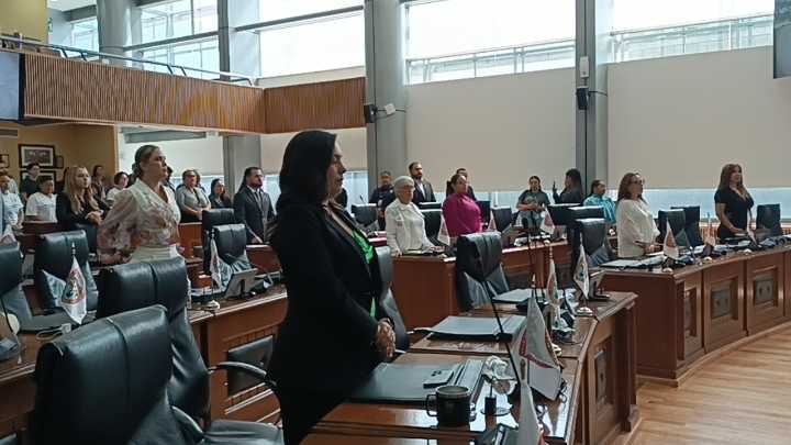 Guarda Congreso del Estado un minuto de silencio por fallecimiento de Víctor Cruz Russek