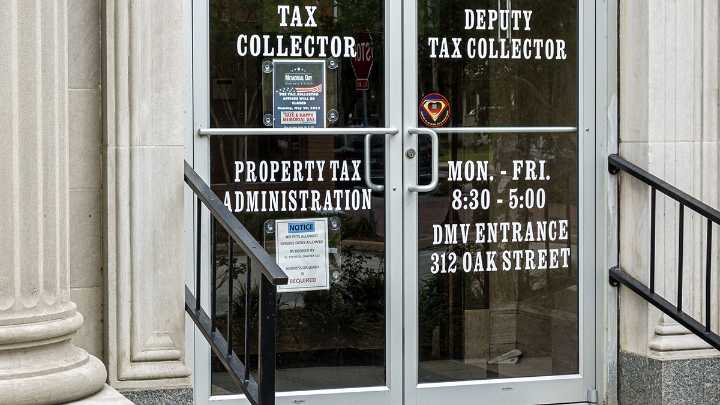 Florida lawmakers weighing giving homeowners $1,000 property tax rebates