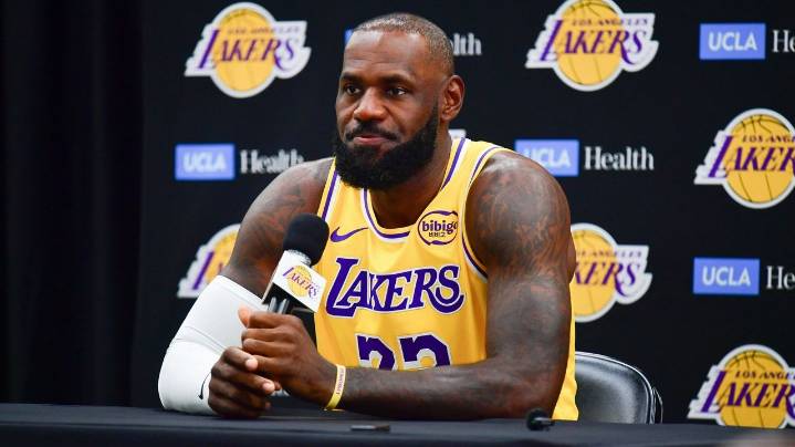 LeBron James «engaña» al mundo del baloncesto