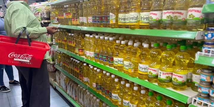 Maturineses recorren supermercados comparando precios