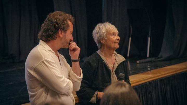 Una sala llena de almas atravesadas por la sabiduría y sensibilidad de Marta
