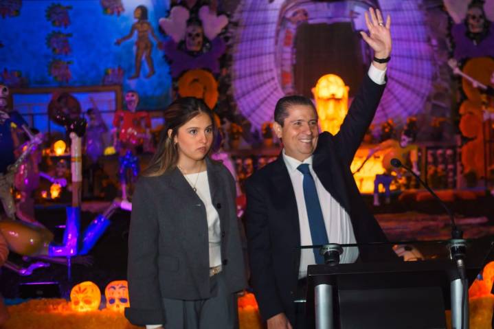Alcaldía Coyoacán inaugura ofrenda monumental por Día de Muertos; rinde homenaje a figuras legendarias del fútbol que ya partieron
