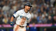 Mariners fans go bonkers after Julio Rodriguez’s 1st career playoff HR