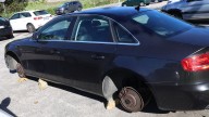 Roban las cuatro ruedas a un Audi y lo dejan apoyado sobre piedras en A Pobra