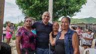 Alcalde Carlos Pinedo despachó desde Villa Betel: Apoyo y compromiso con los afectados por las lluvias