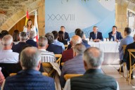 Buruaga pide el apoyo municipal para sacar los presupuestos de 2026