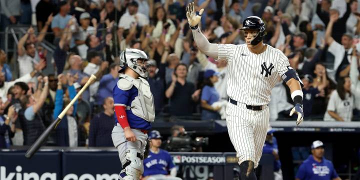 Aaron Judge homers off the foul pole in ALDS Game 3