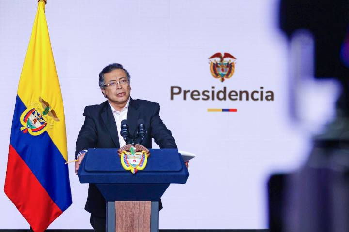 Petro propone reactivar diálogos con el ELN y envía mensaje a Pablo Beltrán por crisis en Gaza