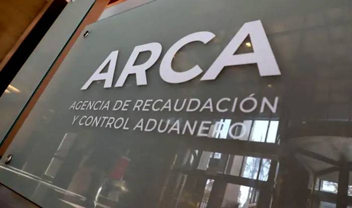 La recaudación de impuestos cayó cerca de 3,5% real en octubre y alcanzó los $16,1 billones