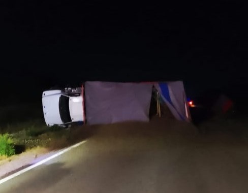 Un camión volcó sobre la ruta nacional 147: el conductor resultó ileso