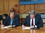 Green signs ‘statement of principles’ with Army on land negotiations