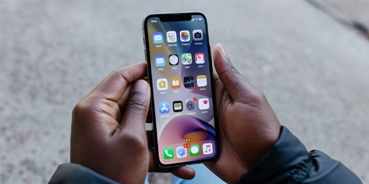 Cómo verificar que las aplicaciones del teléfono estén actualizadas