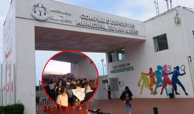 Vecinos de San Isidro protestan contra la "privatización" del único Complejo Deportivo Municipal