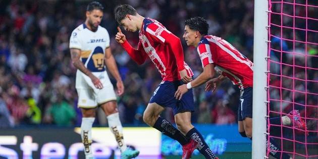 Chivas remonta ante Pumas y se lleva los tres puntos en Ciudad Universitaria
