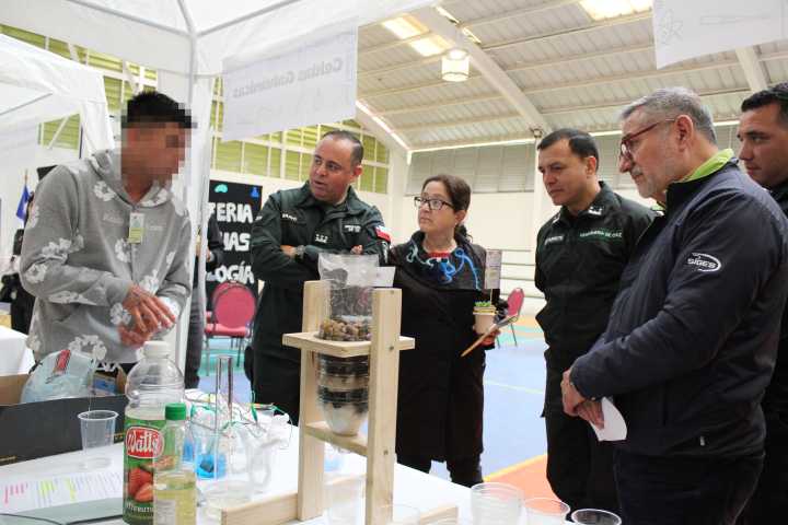 Personas privadas de libertad muestran su talento en Feria de la Ciencia en el CP La Serena