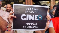 Sectores de la industria audiovisual se manifestaron frente al INCAA por el cierre de Cine Ar