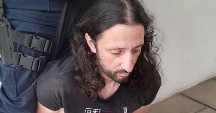Asesinó a su expareja, a su exsuegra y raptó a su niño