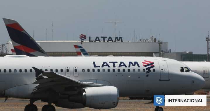 Latam omitió el nombre "Malvinas" en aeropuerto argentino: trasandinos acusan "desprecio inadmisible"