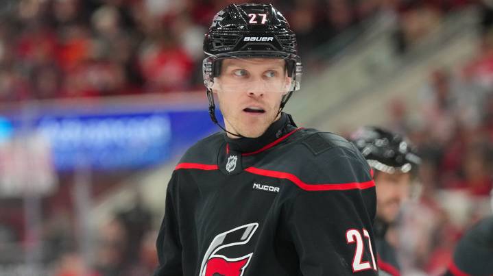 Nikolaj Ehlers scores 1st Hurricanes point vs. Golden Knights