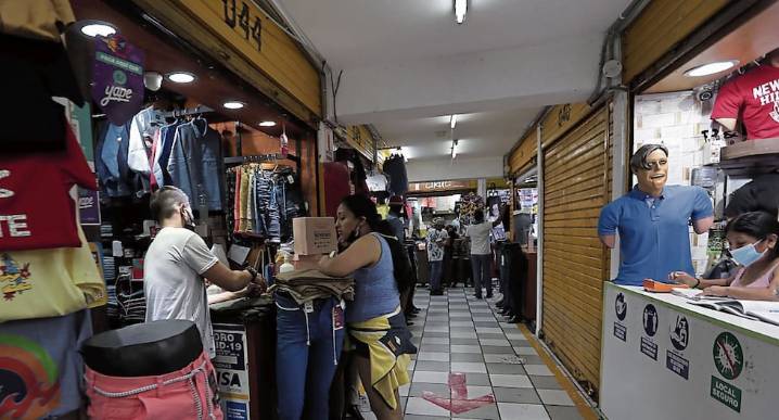Pequeñas empresas toman medidas ante ola del crimen, ¿cuál es la más severa?