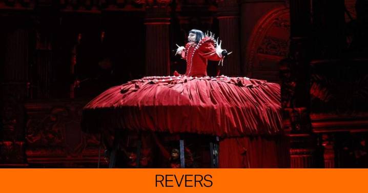 Bailar o morir: Lady Gaga transforma el Palau Sant Jordi en el reverso gótico del Liceu