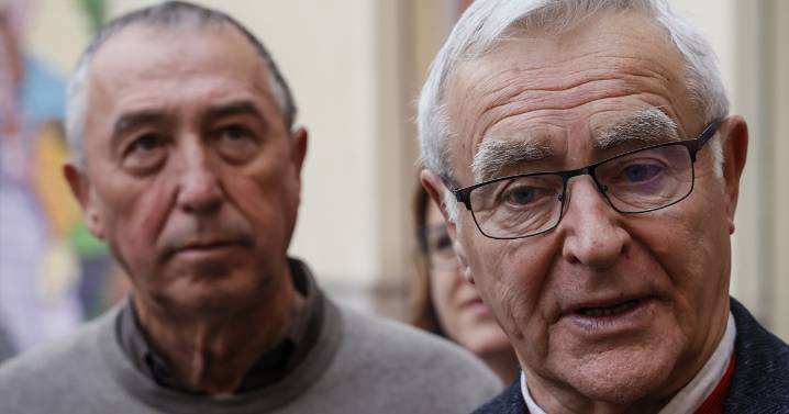 Dirigentes históricos de Compromís liderados por Ribó piden una refundación y hurgan en la herida del PSOE al considerarse «única» alternativa a PP y Vox