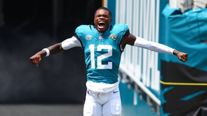 Jaguars' Travis Hunter gets baptized hours before Seahawks showdown