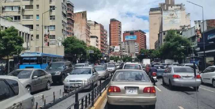 La multa que tendrán que pagar quienes orinen en espacios públicos en Caracas
