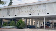 Exigen alumnos de ‘Juris’ retiro de la placa de Gustavo Díaz Ordaz