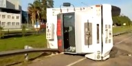 Volcó un camión en el Acceso Oeste y hay demoras en el tránsito