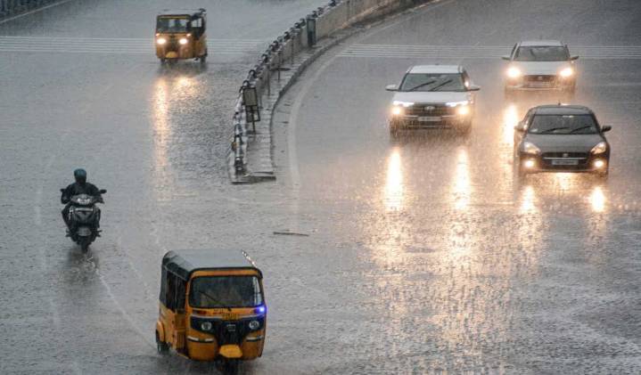 Heavy rain lashes Tamil Nadu; orange alert in 11 districts, red alert in four