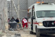 Cae albañil de 68 años de un andamio y es trasladado delicado a un hospital, en Saltillo