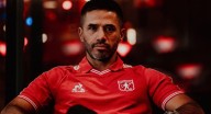 América de Cali lanzó su nueva camiseta en conmemoración al tricampeonato
