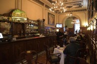 Bar Mancera: la cantina de CDMX con más de 100 años y un guante firmado por Muhammad Ali