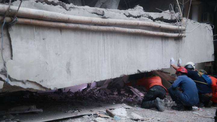 At least 91 students remain buried in rubble 2 days after school collapse in Indonesia