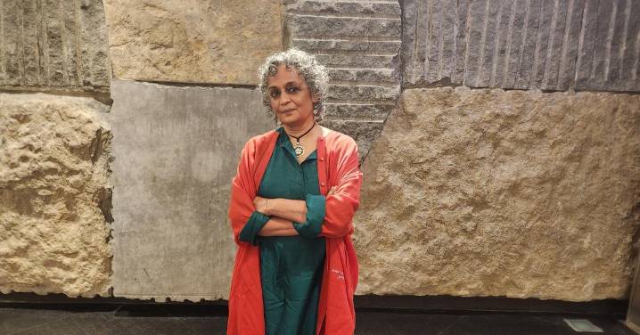 El empoderamiento de Arundhati Roy gracias y por culpa de la madre