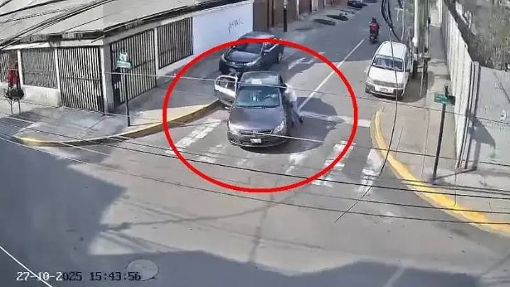 Taxista se lanzó sobre su vehículo para evitar robo en Ate [VIDEO]