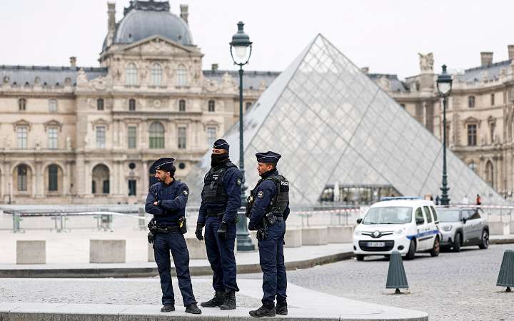 El Louvre transfiere joyas al Banco de Francia tras el atraco, según RTL