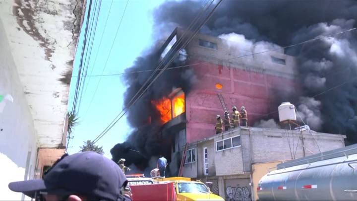 Video del Fuerte Incendio en Ecatepec Hoy: Columna de Humo se Ve desde la México
