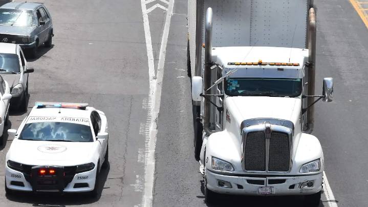 Autoriza gobierno federal permiso provisional al autotransporte federal para circular sin placas y sin engomado