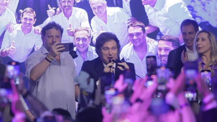 El búnker de LLA se vistió de fiesta ante una remontada que convalidó en las urnas el ajuste