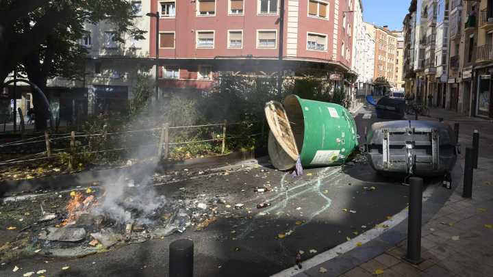 Suben a 17 los detenidos en Vitoria en los incidentes por una concentración de Falange Española