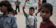 Thousands of Palestinians return by foot to rubble as Gaza ceasefire takes hold