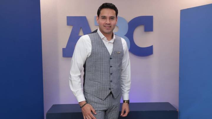 La Sonora Santanera de Carlos Colorado con María Fernanda prepara una fiesta en Monterrey