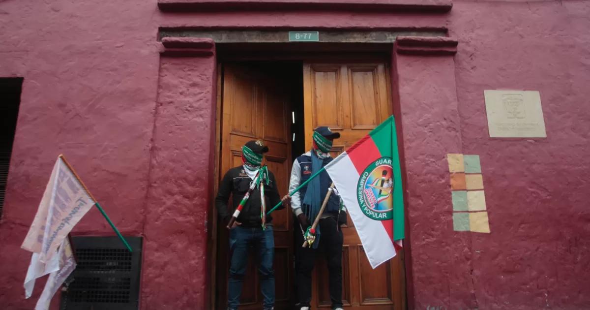 Organizaciones que se tomaron el Ministerio de Vivienda denuncian "acuerdos incumplidos"